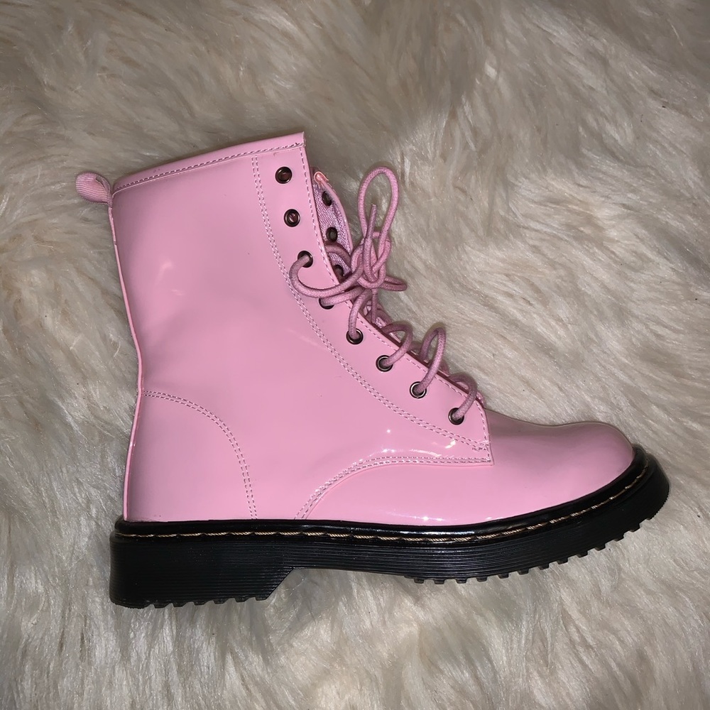 Size 8 Womens pink combat boots